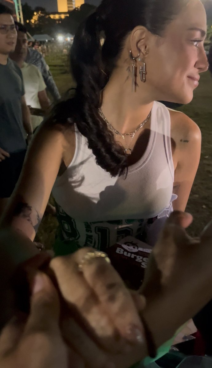 gwiyeounjx's tweet image. proud of you @mikslmnc and @brentymanalo 

mahal ko kayo, parents!!🥹