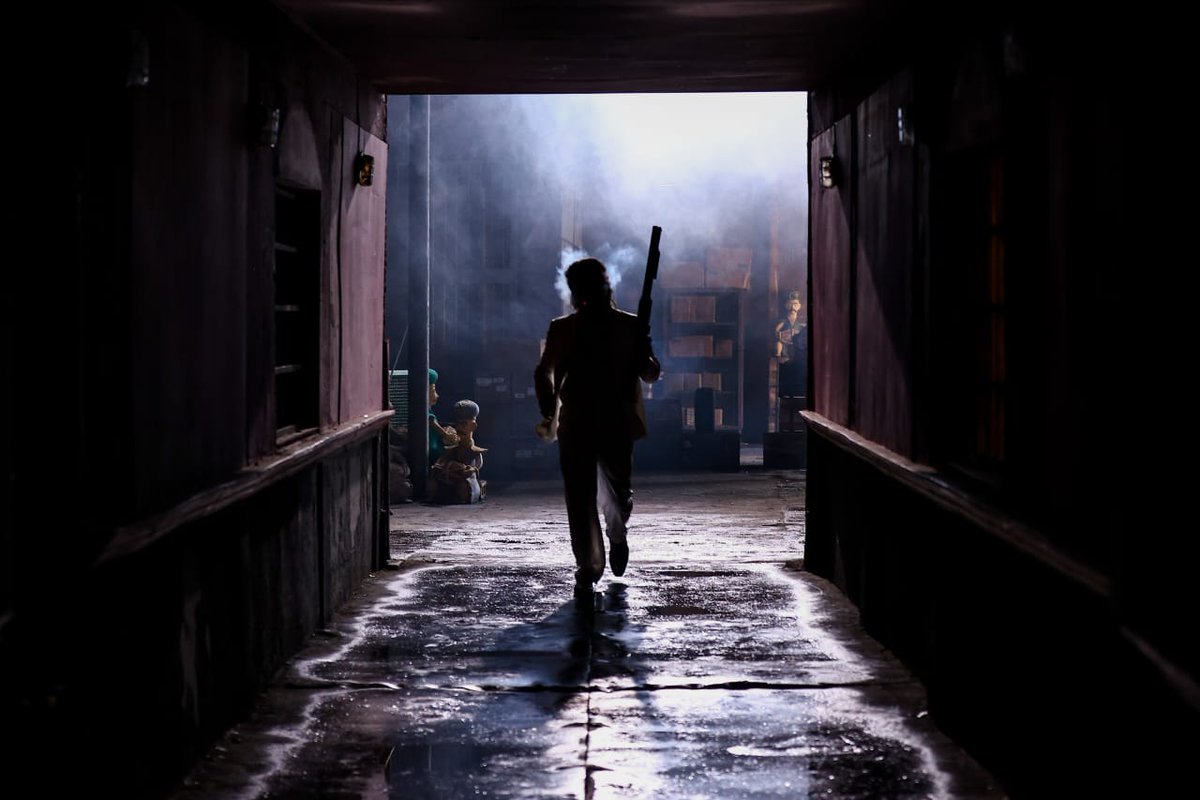 AmImthiyas21057's tweet image. Every stills for this is a hyperaiser 🤌🏻🔥🔥

waiting for devil entry
baddie aka walter 😎💥
#Nivinpauly 
#Raghavalawernce
#benz