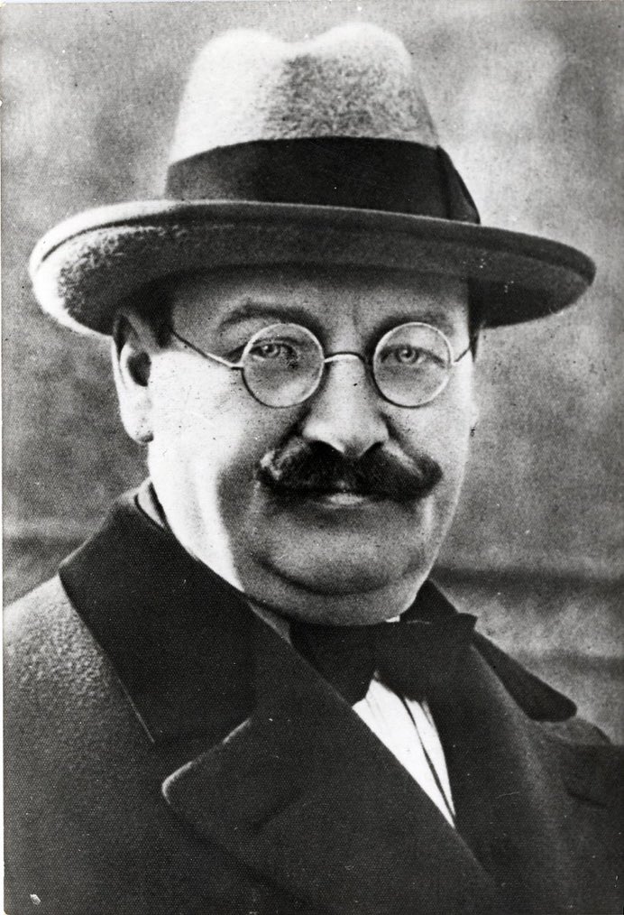 Il y a 148 ans aujourd'hui naissait Joan Gamper. Merci à notre fondateur d'avoir posé les fondations du meilleur club du monde, notre cher Barça ! 💙❤️