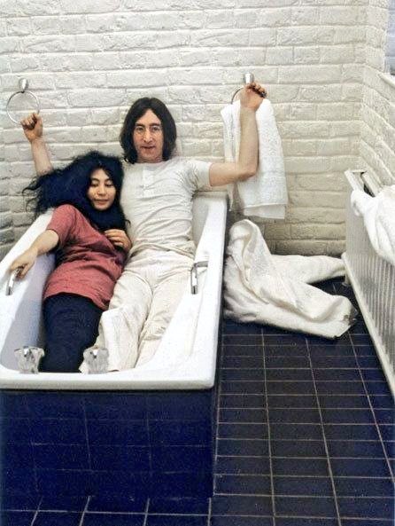 carlosgvizcaino's tweet image. #JohnLennon 
#YokoOno
