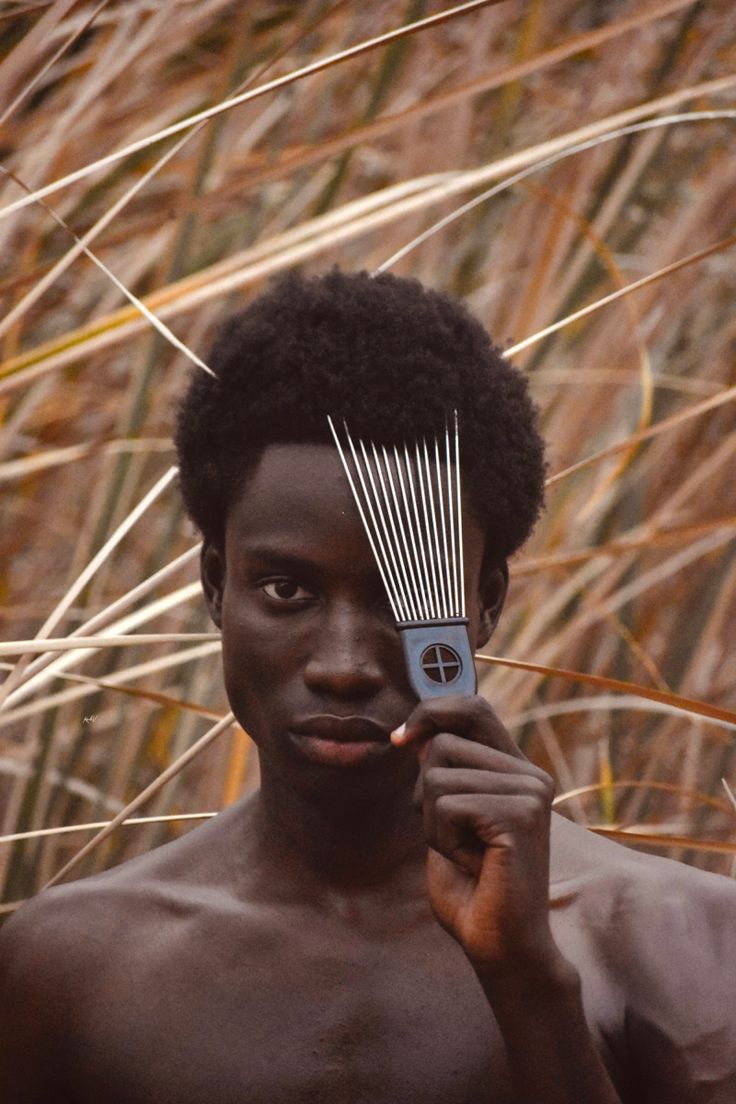 Langatt_KE's tweet image. Black hair is the only hair that can become any style on earth.
Curly, straight, braided, loc&apos;d, coiled, big, small - everything.
Yet it&apos;s the only hair treated like it&apos;s &quot;not good enough.&quot;

That tells you the issue was never the hair.