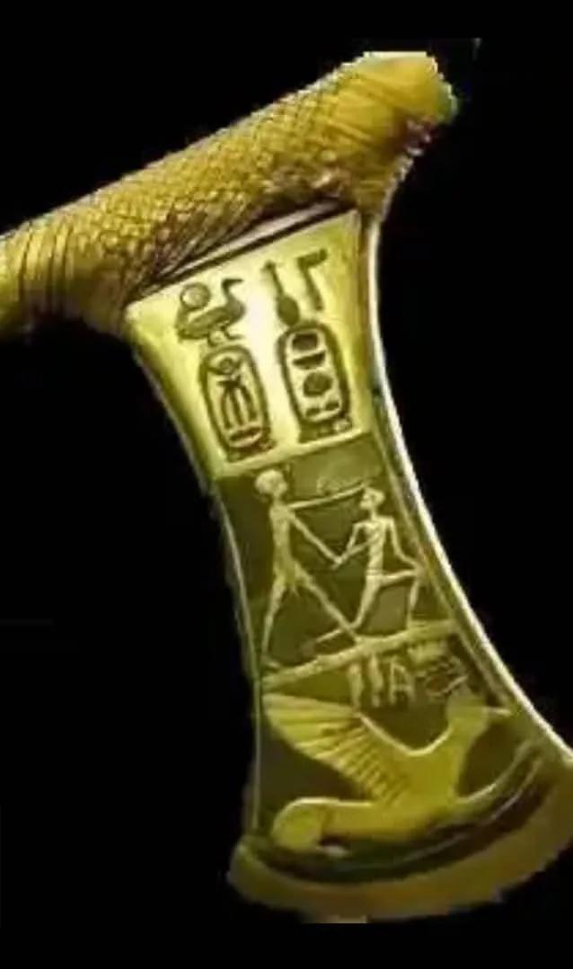 بلطة أحمس
البلطة الذهبية التى حرر بها أحمس مصر من الهكسوس

محرر مصر 
أحمس الأول 💖🇪🇬💖🔥🌹