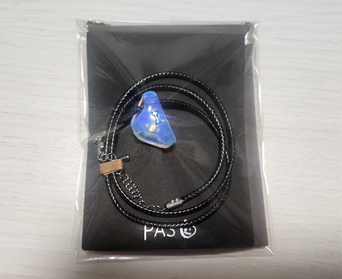 shinchanloveaka's tweet image. 大分遅い受取報告になりましたが、
PAS（@PAS_sonpy_）さんから
ハイオパンティ届きました✨
何気初ハイオパンティです！
ハイブリッドオパールの加工をしているとこの形、どうやって作ってるんだろうどうやって磨いているのだろうと疑問ばかりで、控えめに言ってすごい作品です！