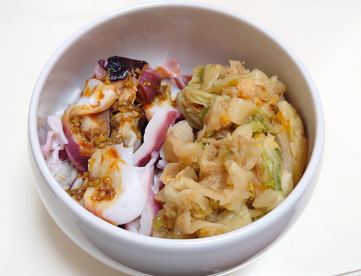 HikariLife38718's tweet image. 自家製キムチたこ丼。
タコって、醤油とわさびかけると激ウマですよね🤔

#おうちごはん
#たこ
#キムチ