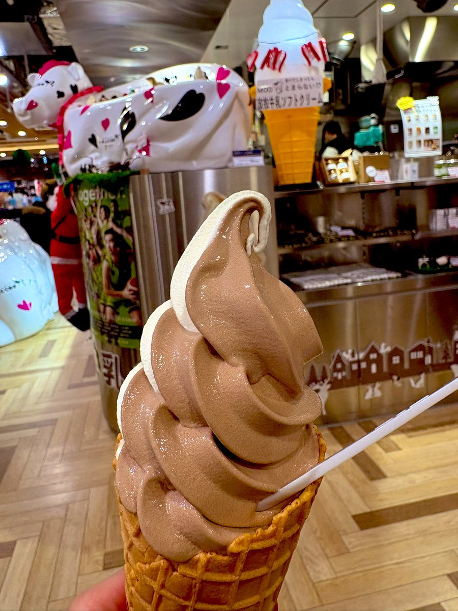 RAZOR 2日目！
本日は舞台上でメイクオフするという新しい変身を見せてくれました😂
猟牙さんのつぶなら瞳かわいかった
てか、今まで札幌でみたRAZOR の中で1番じゃない？てくらいお客さん多かった！
１年ぶりの北海道で道民結集したのかな
レザギャ友達も久々に会えてすごく楽しかった😉帰りにソフト