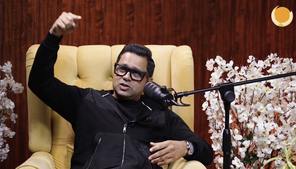 WorshipDhoni's tweet image. Aakash Chopra 🎙:

During commentary, I monitor the live viewership of IPL matches. In CSK&apos;s games, the moment Dhoni is padded up and sitting in the dressing room—the sign that he might come next—the viewership immediately climbs by a lakh of viewers. When Dhoni finally walks in,…