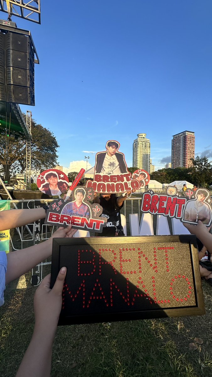 FAMANALOFFICIAL's tweet image. Thank you so much to everyone who always shows up for Brent, makes him feel all the love, and makes every team live matter. We are always grateful for each one of you. ❤️🀄️