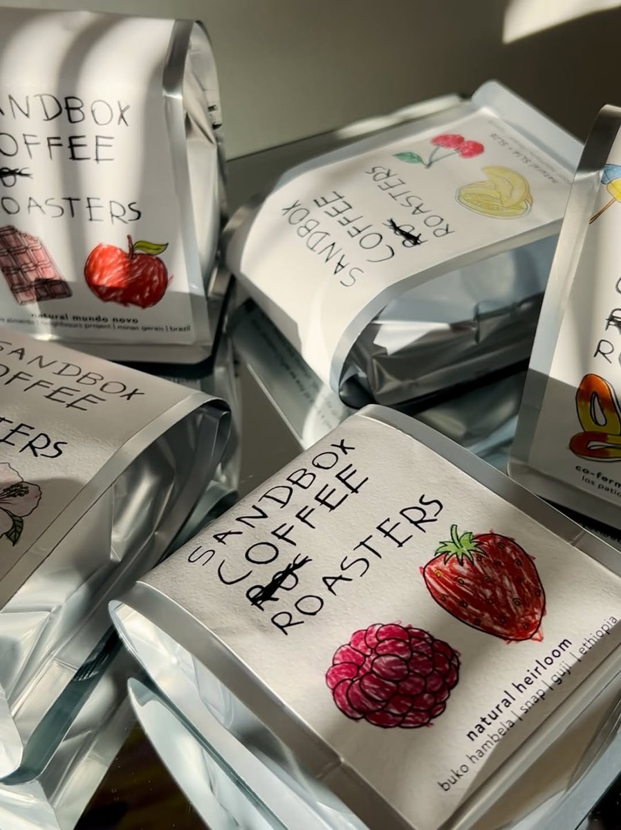 PENTAWARDS's tweet image. Studio Gusto&apos;s #packagingdesign for Sandbox Coffee features a clean look with hand-drawn illustrations that add an artisanal touch. The simple typography and white background highlight the drawings, giving the overall design a fresh, handcrafted feel. #DailyDesignInspiration