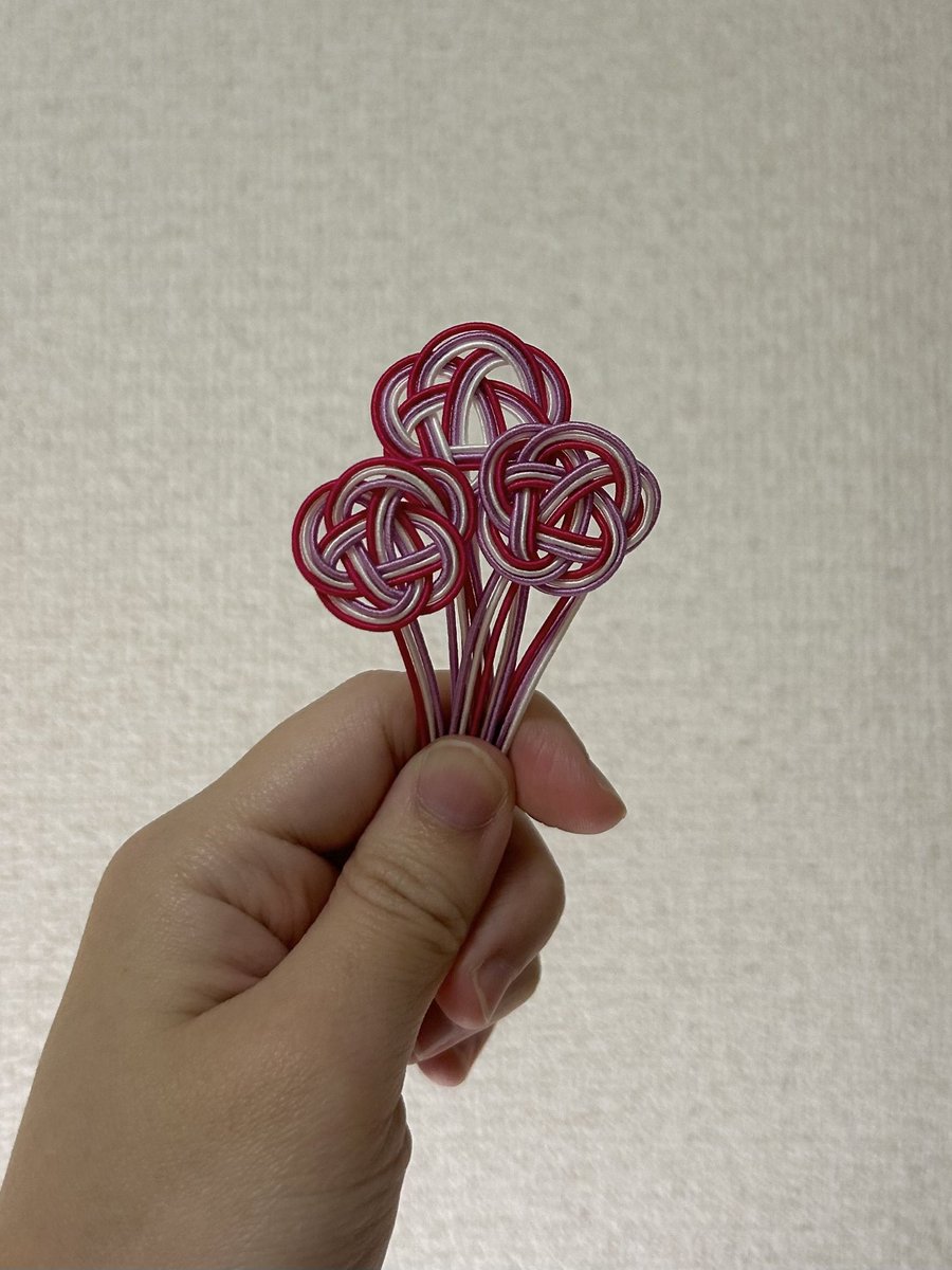 studygmwmagic3's tweet image. はじめての水引ワークショップご参加いただきましてありがとうございました💓
みなさんとひとつのもの作るって改めて楽しいなと思った時間でした☺️

少しでも水引っておもしろいなって思ってもらえたらうれしいです✨

#虹のふもと