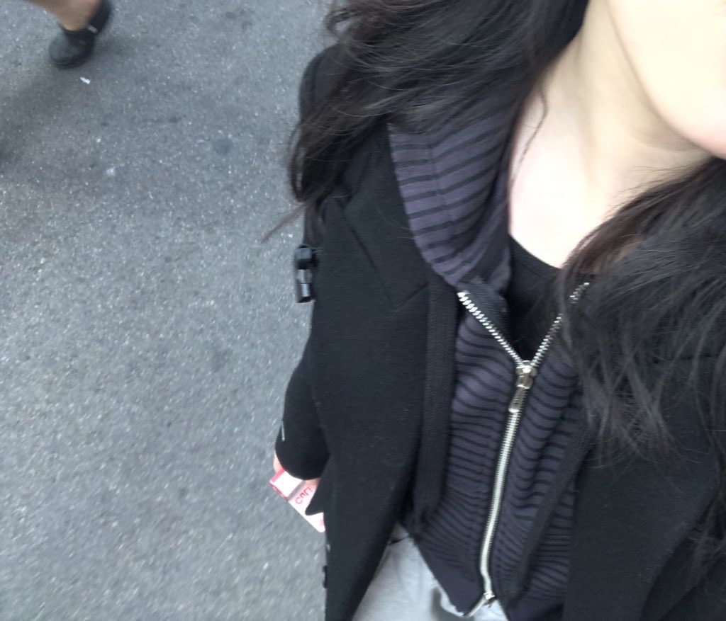 introluv_'s tweet image. #제품제공

휘뚜ㄹ.. 마뚜ㄹ.. 👯‍♀️
17n이 입어도 넉넉한 품에 손목 디테일이 귀여운..