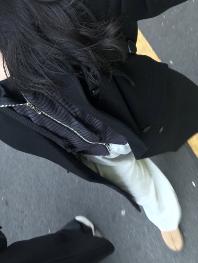 introluv_'s tweet image. #제품제공

휘뚜ㄹ.. 마뚜ㄹ.. 👯‍♀️
17n이 입어도 넉넉한 품에 손목 디테일이 귀여운..