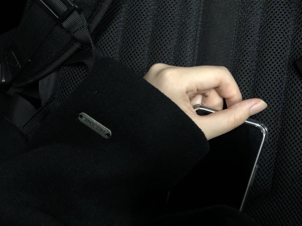 introluv_'s tweet image. #제품제공

휘뚜ㄹ.. 마뚜ㄹ.. 👯‍♀️
17n이 입어도 넉넉한 품에 손목 디테일이 귀여운..