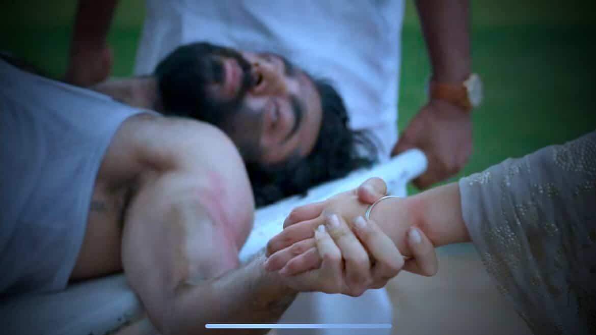 PurelyMayaa's tweet photo. These captures speak volumes just as the actors in this scene
#Binddii
#KrushalAhuja
#AvirajMathur
Pic credit :@ArzKiyaHaiiii https://t.co/7wBz2pBbtr