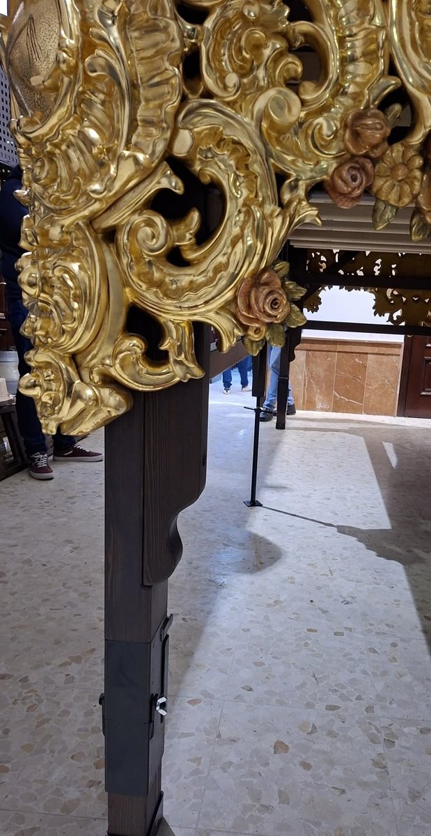 ✨ PATRIMONIO| El pasado miércoles nuestro Paso Procesional volvió a casa tras ser trasladado desde el taller de Enrique Gonzálvez donde se han realizado las nuevas parihuelas.

Gracias infinitas a nuestra cuadrilla de costaleros por su disposición.