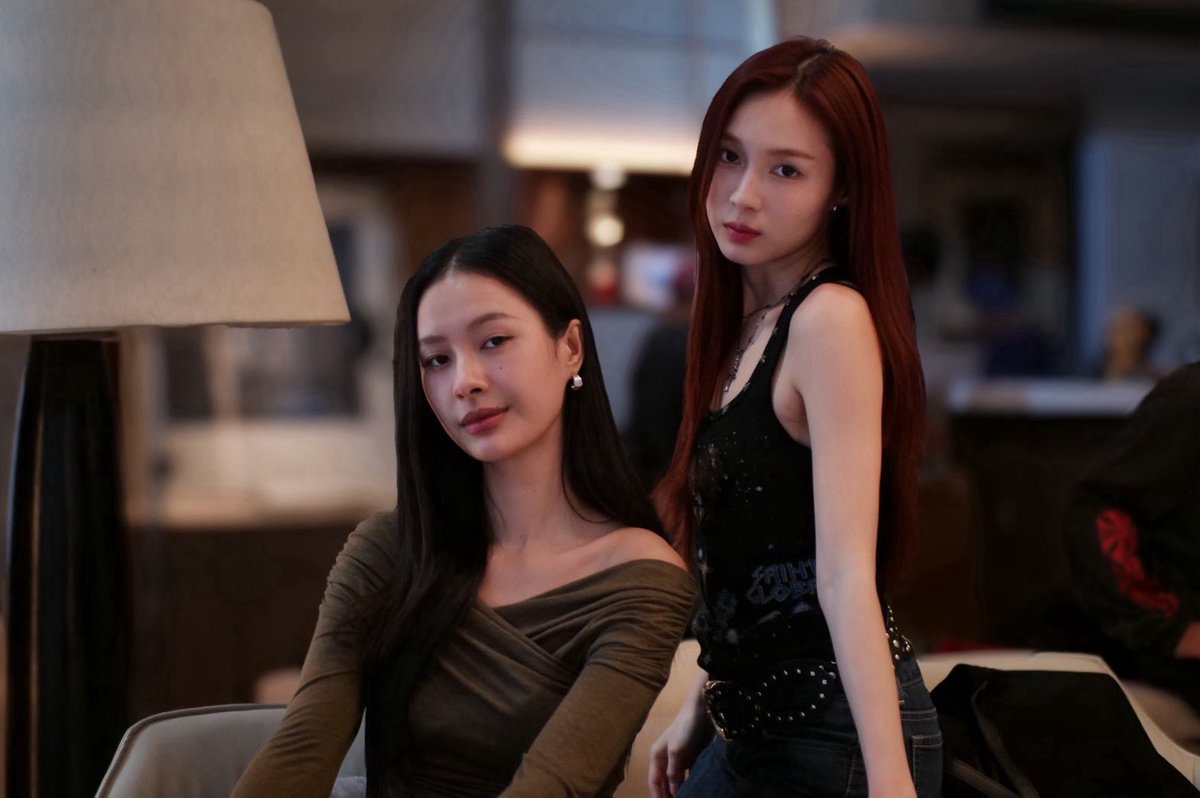miwrukks's tweet photo. thailand's most famous lesbian billionaire couple https://t.co/yFZyyUSQQS