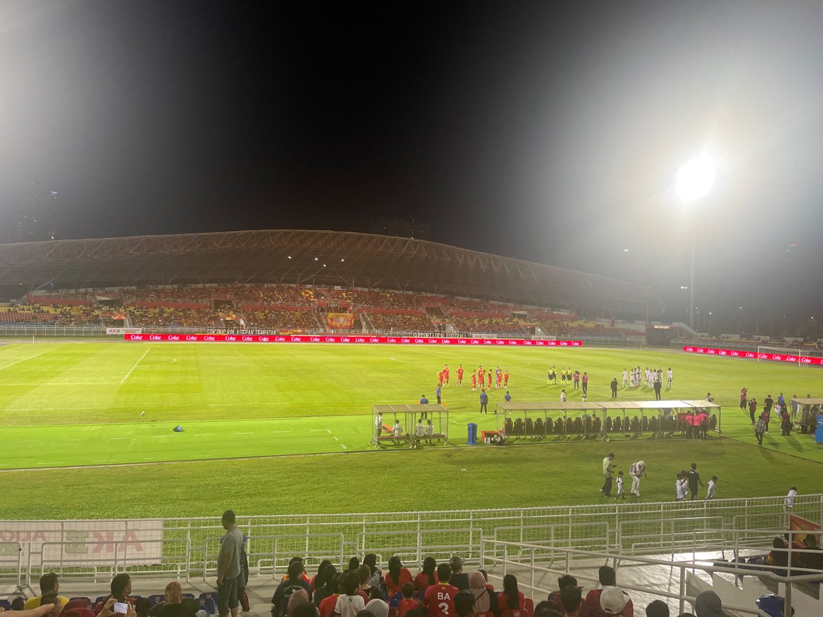 GregLeedham's tweet photo. Balmy night in Petaling Jaya, Malaysia for Selangor v Kelantan The Real Warriors. Ticket was 29 ringgits (£5.34) and after navigating the cashless system at MBPJ Stadium I was able to get an iced tea and some sardine pastries. Englishman Zach Clough on the bench for Selangor https://t.co/6stWwpe8DS