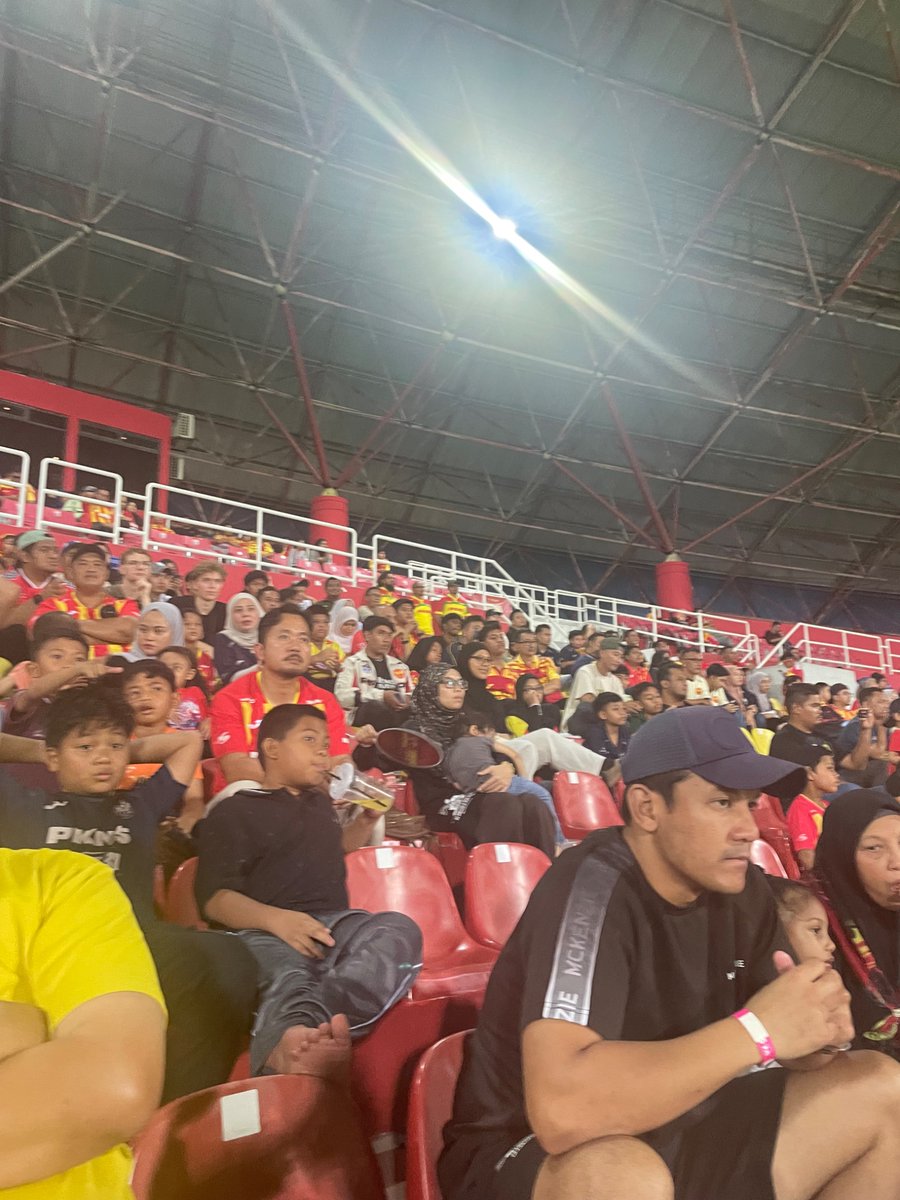 GregLeedham's tweet photo. Balmy night in Petaling Jaya, Malaysia for Selangor v Kelantan The Real Warriors. Ticket was 29 ringgits (£5.34) and after navigating the cashless system at MBPJ Stadium I was able to get an iced tea and some sardine pastries. Englishman Zach Clough on the bench for Selangor https://t.co/6stWwpe8DS