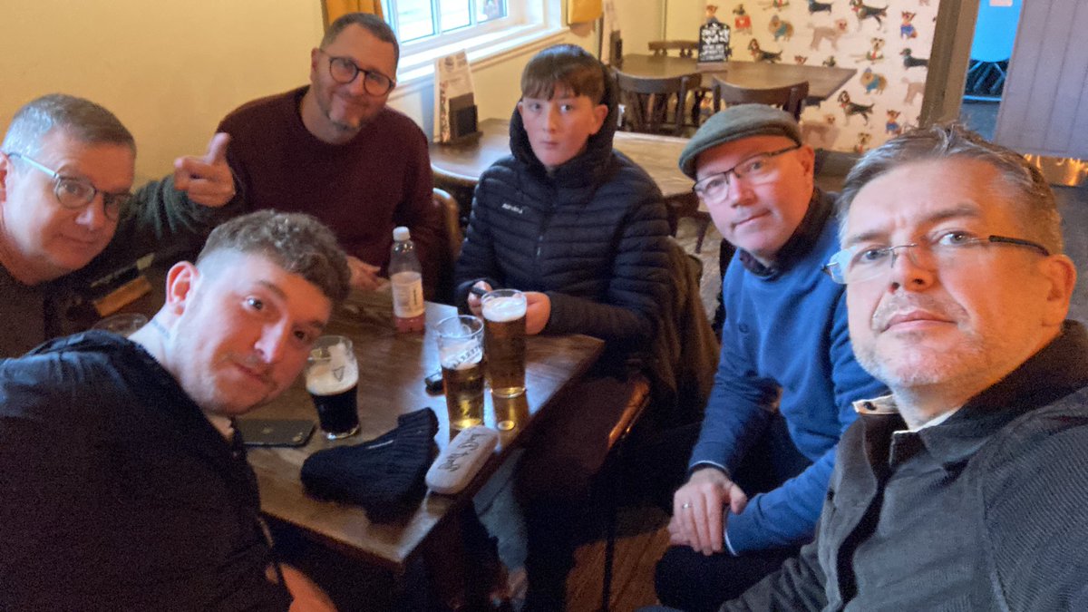 TraffordFCSC's tweet image. Bootle away. The Shopping Centre Derby😂🤪😆 a few liveners in the Famous Barking Dog before setting off #QuizCheats #PubQuiz