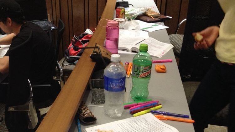 pilatesgirly's tweet photo. studying, because i'm not a loser https://t.co/hCopKHXaf5