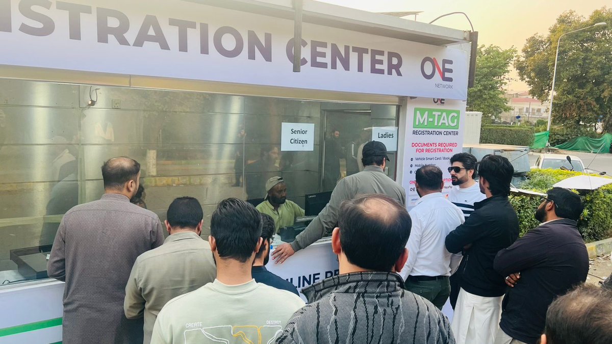 izainabmalyck's tweet photo. Road to convenience! Thrilled to see Director @bilalazam_ict focusing on crowd management and staff availability at M-Tag centers. Reducing wait times is a massive win for residents! #ExciseAndTaxation #Efficiency https://t.co/PD6FEkfEys