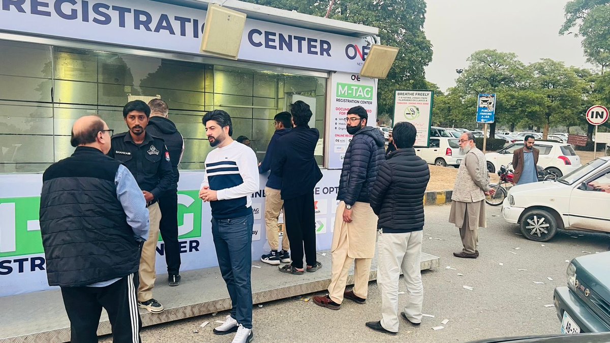 izainabmalyck's tweet photo. Road to convenience! Thrilled to see Director @bilalazam_ict focusing on crowd management and staff availability at M-Tag centers. Reducing wait times is a massive win for residents! #ExciseAndTaxation #Efficiency https://t.co/PD6FEkfEys