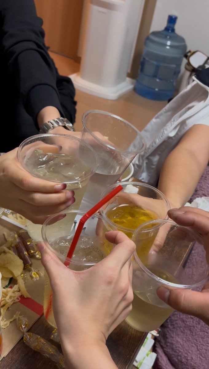 Ra_147cm's tweet photo. 同僚フッ軽メンバーとの宅飲みが1番楽しい🍻💕 https://t.co/ha1jOf66Uq