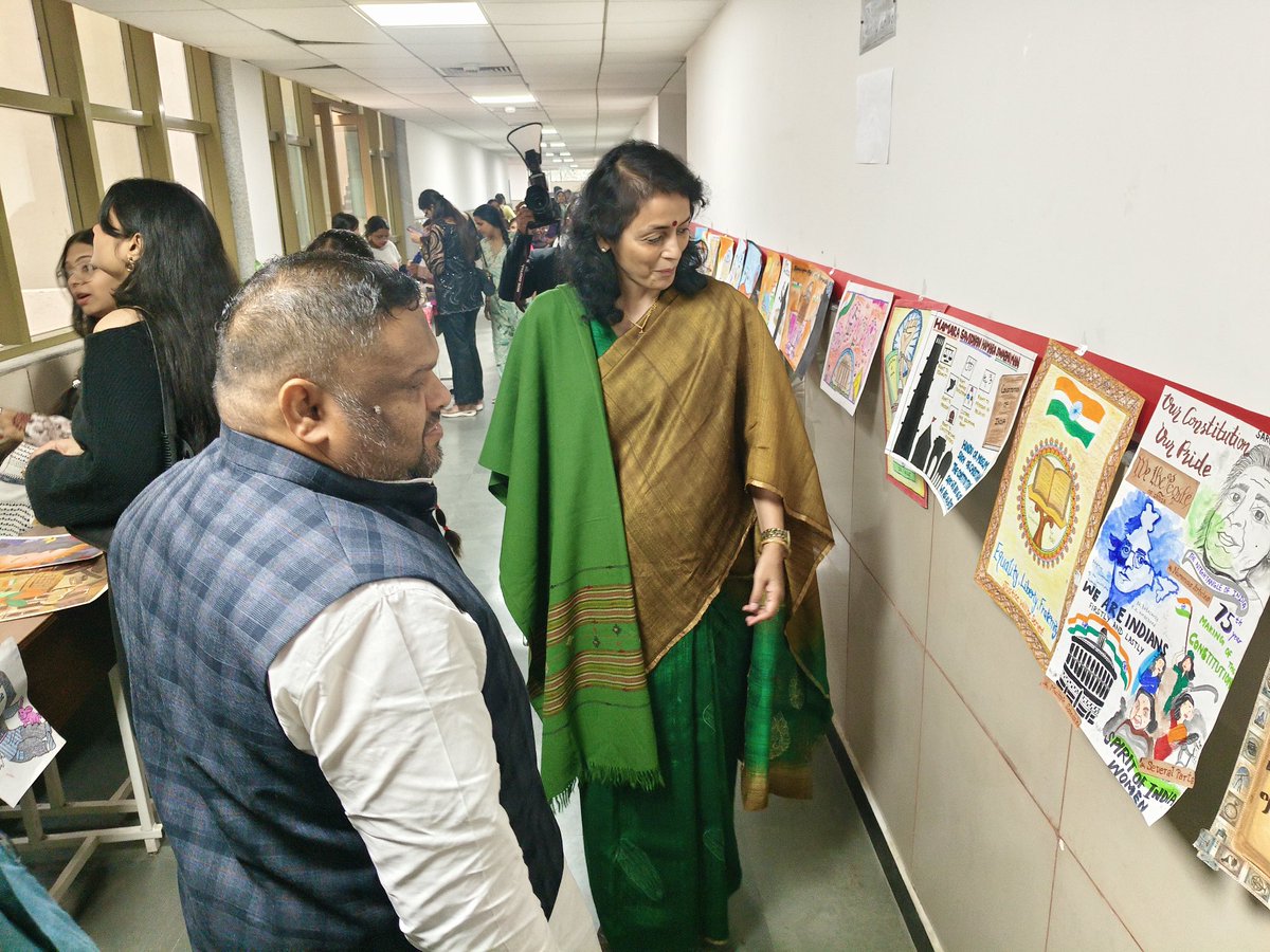 KanoongoPriyank's tweet image. दिल्ली विश्वविद्यालय के Non Collegiate Women’s Education Board द्वारा आयोजित हमारा संविधान,हमारा स्वाभिमान कार्यक्रम में छात्राओं को संबोधित किया।
बोर्ड की अध्यक्ष प्रोफेसर @DrGeetaBhatt जी,एवं विश्वविद्यालय की राजनीतिक शास्त्र विभाग अध्यक्ष प्रोफेसर डॉ रेखा सक्सेना का सानिध्य…