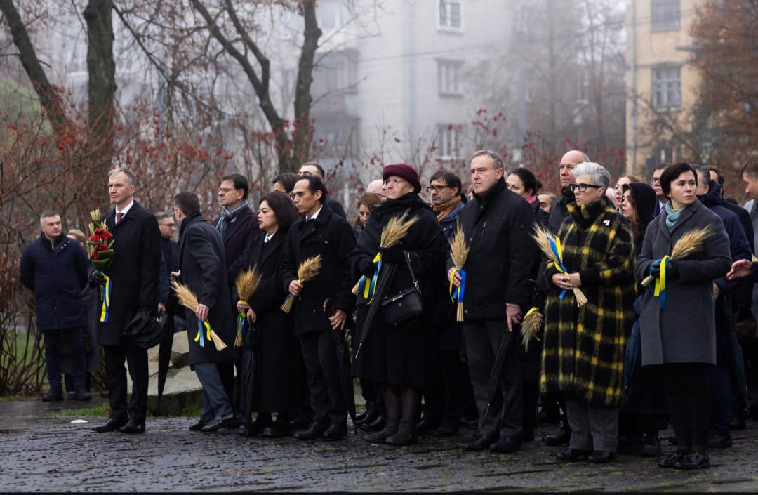 El embajador Audencio Contreras González asistió a la ceremonia encabezada por el presidente Volodymyr Zelenskyy para conmemorar a las víctimas de la hambruna (Holodomor) 1932-1933.