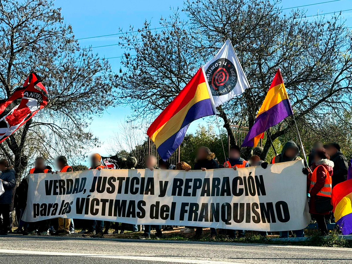 Esta mañana hemos estado en el Valle de Cuelgamuros acompañando a los compañeros y compañeras de <a href="/lacomunapresxs/">La Comuna. Presxs y Represaliadxs del franquismo</a>, <a href="/foromemoria/">Foro por la Memoria</a> y <a href="/FMemoriaMadrid/">Foro Memoria Madrid</a>.

50 años de impunidad franquista, 50 años reclamando verdad, justicia y reparación.

¡No pasarán!