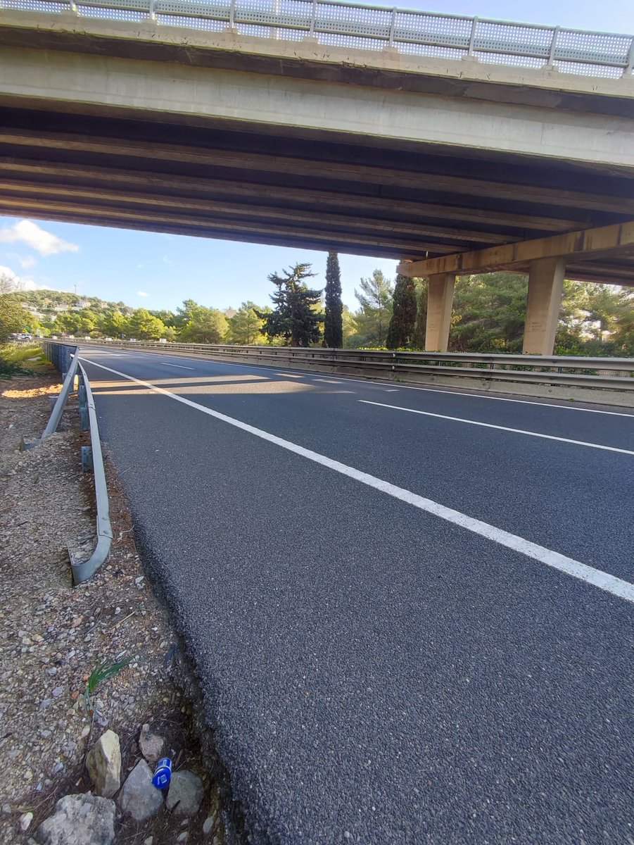 ‼️🚧🚧Desviament d'urgència de l'autopista d'Andratx, alçada Portals, per desprendiments en el pont. Brigades <a href="/ConselldeMca/">Consell de Mallorca</a> actuant a la reparació. S'espera restablir el trànsit entre avui vespre i demà al matí. ⚠️⚠️