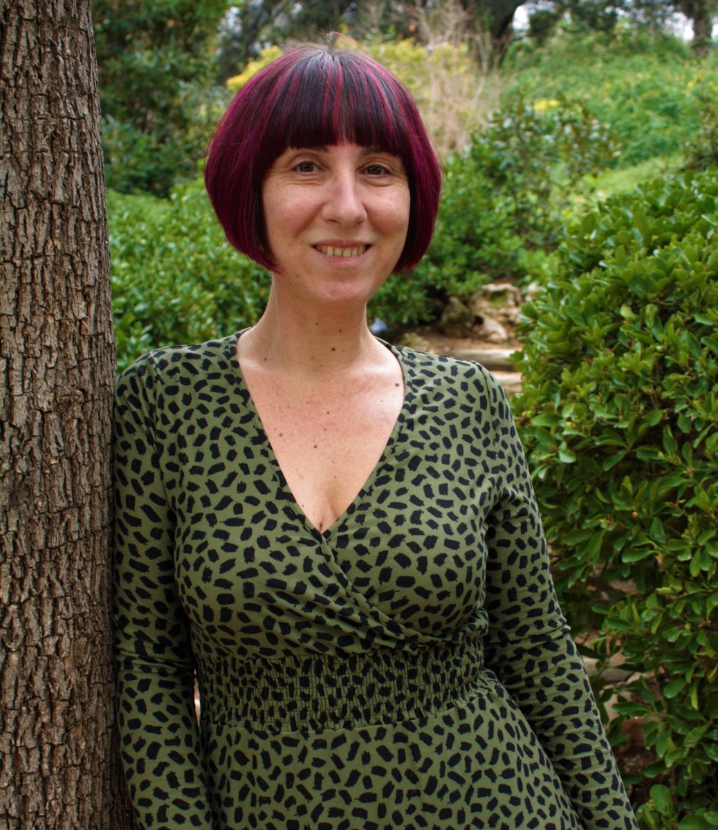 emoderUV's tweet image. ¿Queréis conocer a l@s investigador@s de nuestro equipo? 👀 Este año hemos fichado a Ester @LaDesficiosa para tener el s. XIX muy controlado: especialista en historia cultural, biografía 🧍‍♂️ y género ♂️♀️ con su librazo 📙 en Comares, sobre el político republicano Roque Barcia❤️