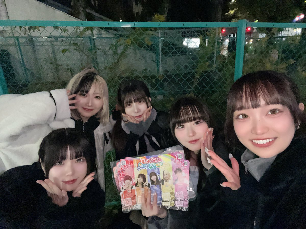 ヒロナナちゃん確認用 武道館近くでみんなでフライヤー配りんちょしてきました❕ 沢山の方に