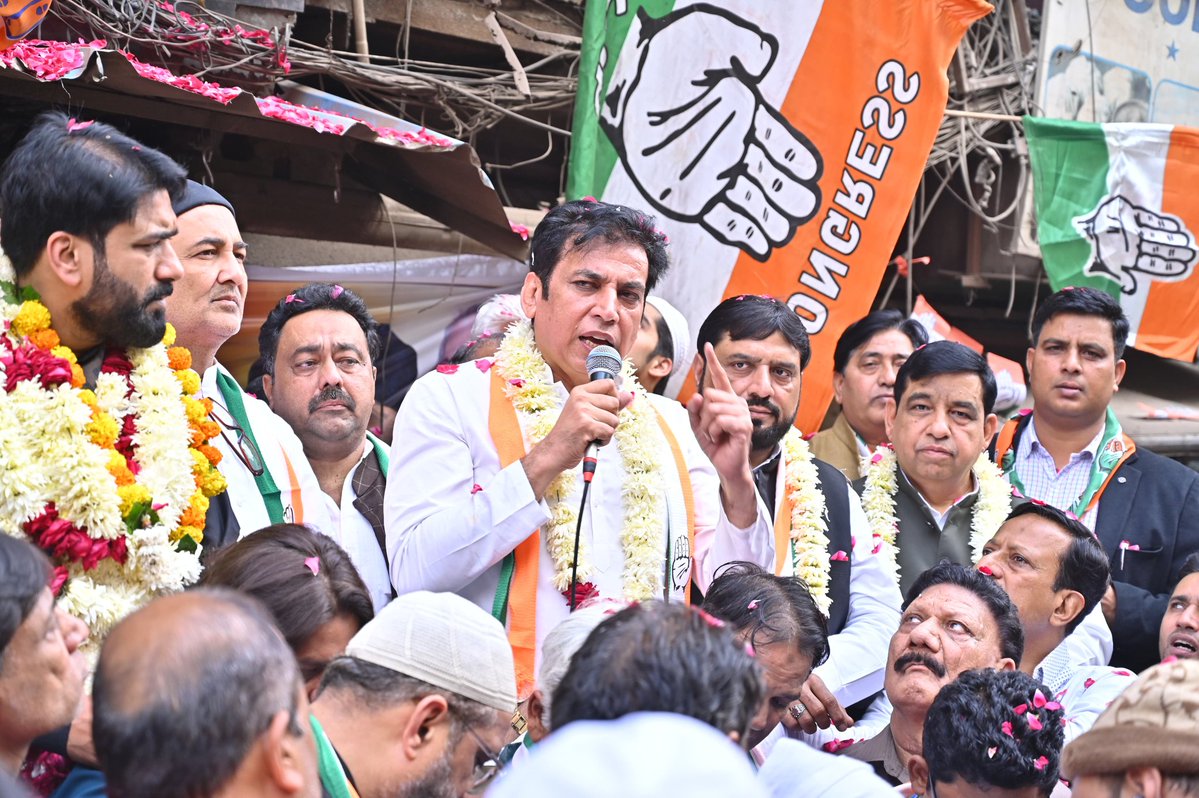 INCDelhi's tweet image. “आएगी कांग्रेस, बदलाव लाएगी कांग्रेस“

आज दिल्ली कांग्रेस प्रभारी @qazinizamuddin जी, प्रदेश अध्यक्ष @devendrayadvinc जी और पूर्व मंत्री @haroonyusuf22 जी ने चाँदनी महल वार्ड से कांग्रेस प्रत्याशी कुंवर शहजाद जी के चुनाव कार्यालय का उद्घाटन किया। इस मौके पर दिल्ली प्रदेश…