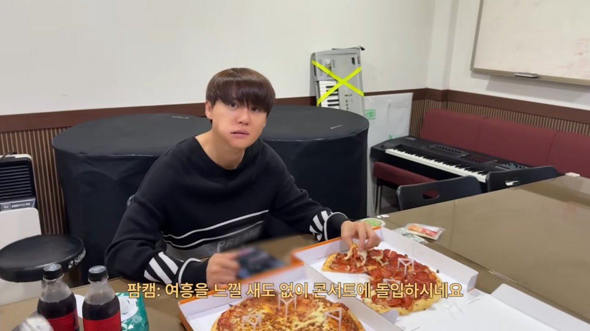 우리 오빠가 왜이리 환경운동가야 아ㅠㅠㅋㅋㅋㅋㅋㅋㅋㅋㅋㅋㅋㅋ 이 옷 6년째 입는중ㅋㅋㅋㅋㅋ