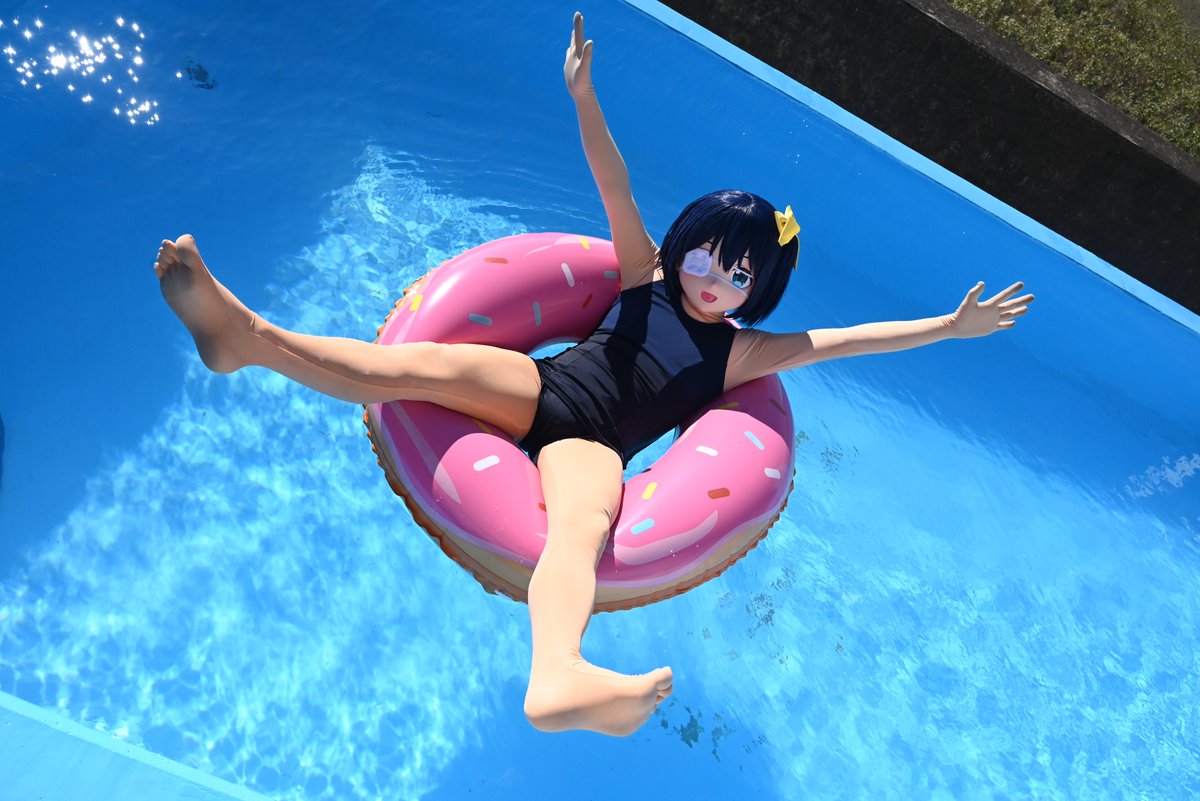 かなり前に撮っていただいた写真ですが、暑い日にプールでぷかぷか、いいよね。
#ヴィラオフ3
 #いいふとももの日