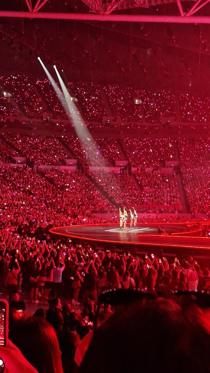 BBU_BLACKPINK's tweet image. this beautiful photo of the pinks

BLACKPINK SA PH ARENA
#DEADLINE_IN_BULACANDay1
#BLACKPINK_DEADLINE