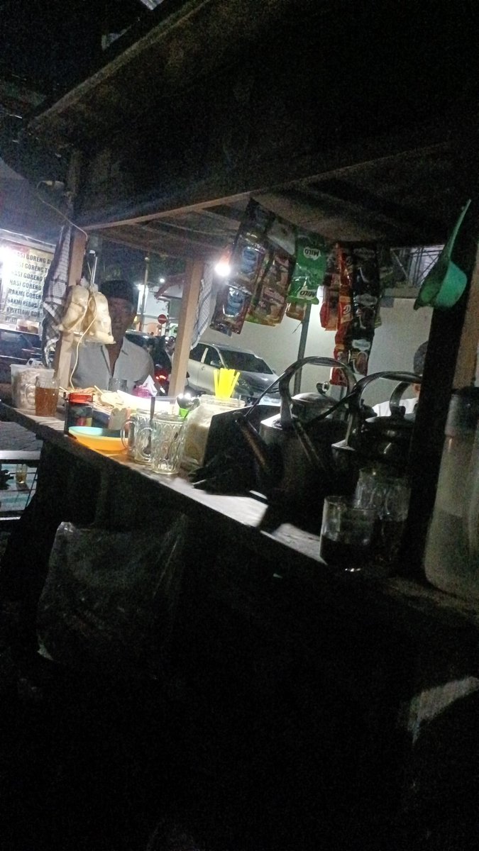 ged_gor's tweet image. Wong wong ngarani nk kene kerjo nguber dunyo ra muleh². Padahal kene metu ngopa ngopi ndeng gendeng. Unjuk,i jus rondap alpukat kapok koe.