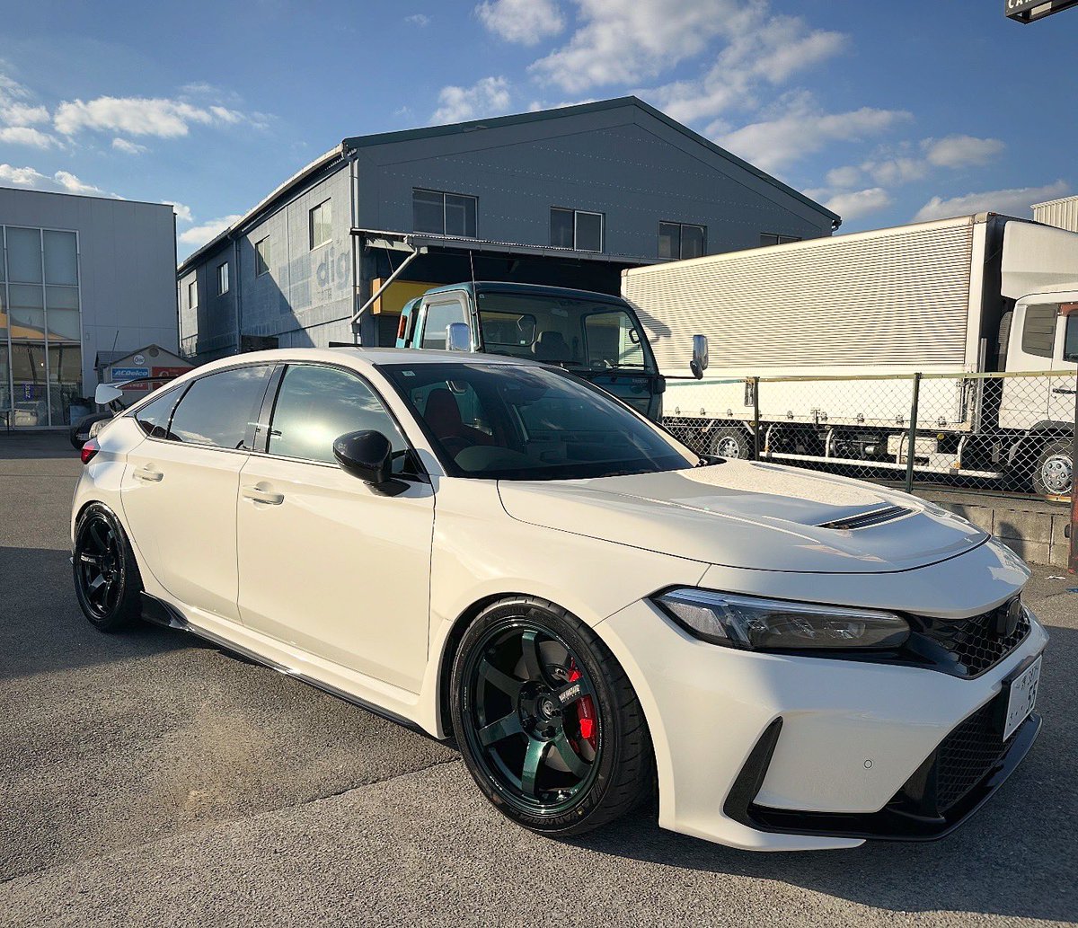 fivemart's tweet photo. オリジナル車高調整サスペンションのテスト走行を繰り返しております。
街乗り〜高速を気持ち良く。
し納得できる仕様で販売いたします。
車高も大事ですよね👍
わかってます😆
ホイルサイズは10.5J
タイヤサイズは295のAD09 https://t.co/mRx420Woni