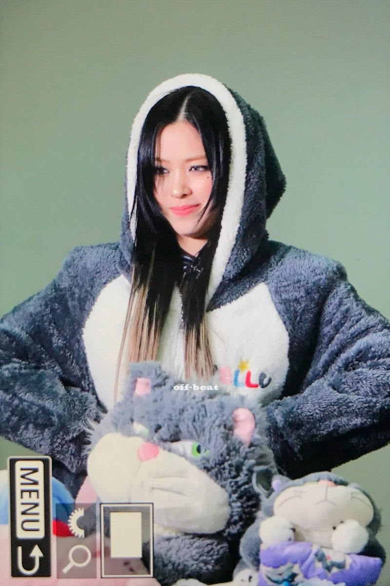 Offbeat_RJ's tweet image. 251122 #ITZY #있지 #RYUJIN #류진 @ITZYofficial