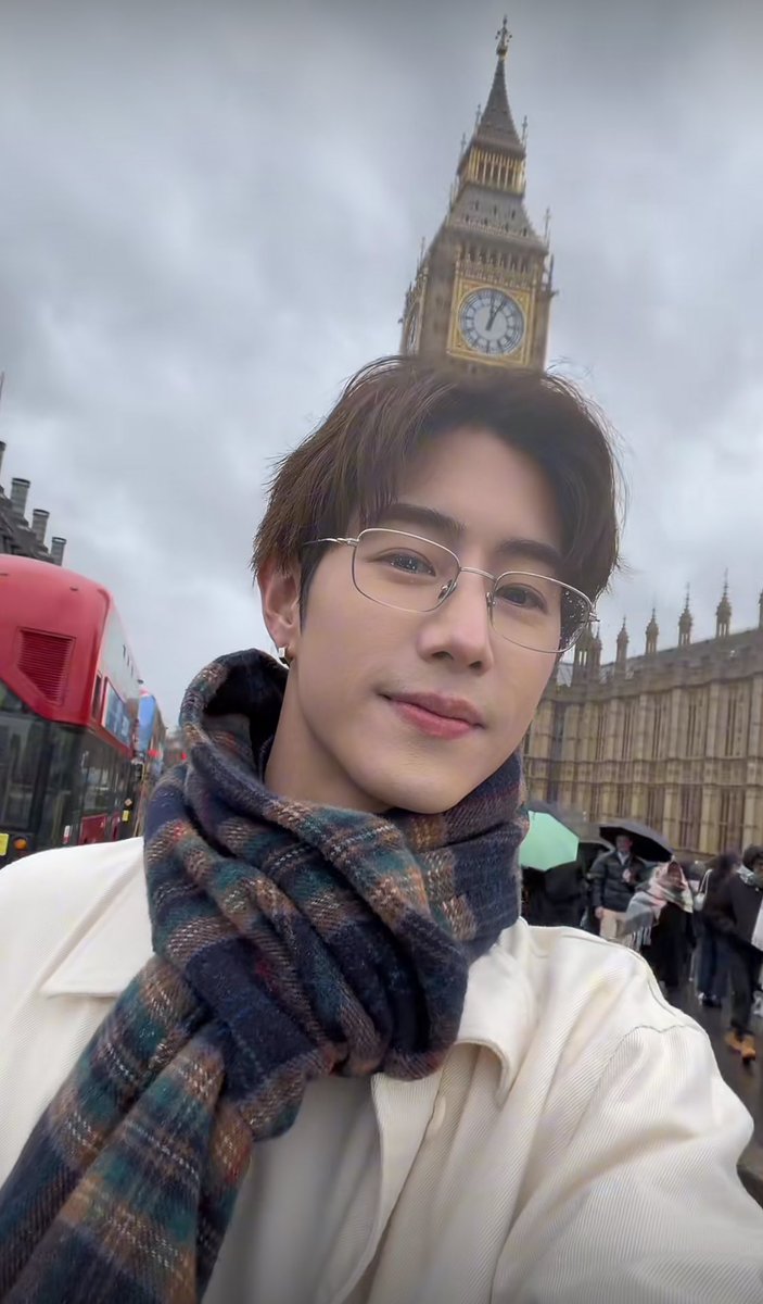 กี้ดดดดดด หนุ่มแว่น