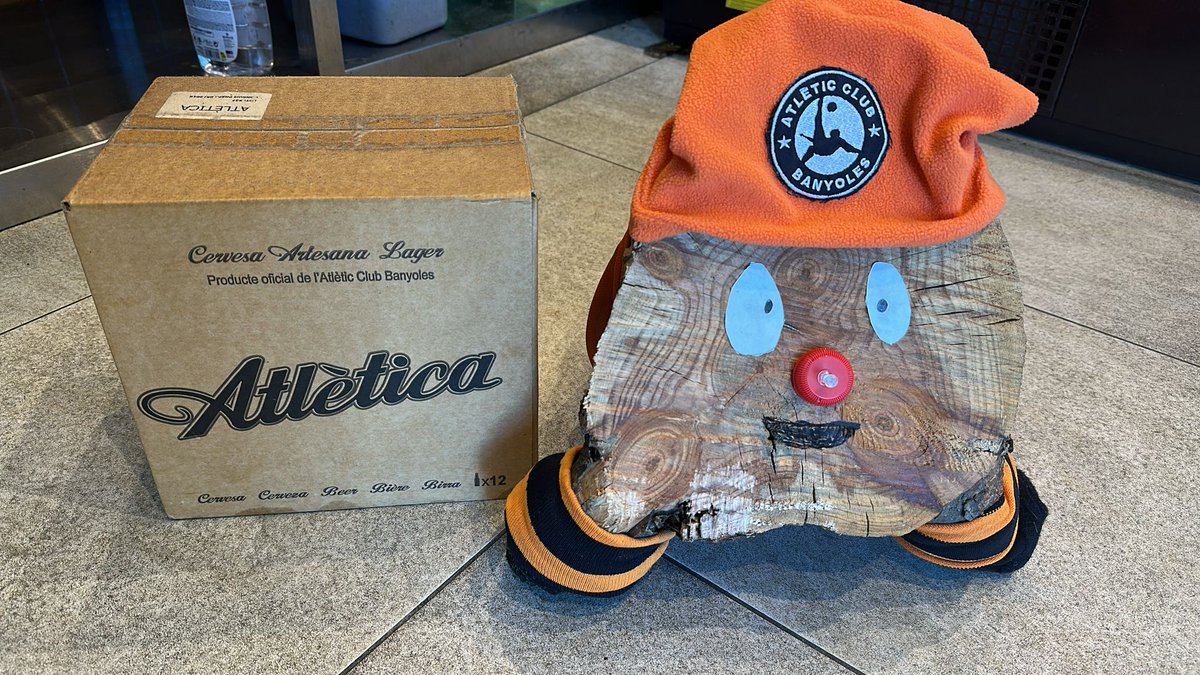 DIA DE PARTIT. L'<a href="/atletic_club/">Atlètic Club Banyoles</a> convoca el Tió -ben acompanyat d'una caixa de cervesa atlética- com a gran aliat per véncer l'<a href="/ae_stgregori/">AE Sant Gregori</a>. Només val la victòria per seguir mirant amunt; res d'empats! #AmuntCollons