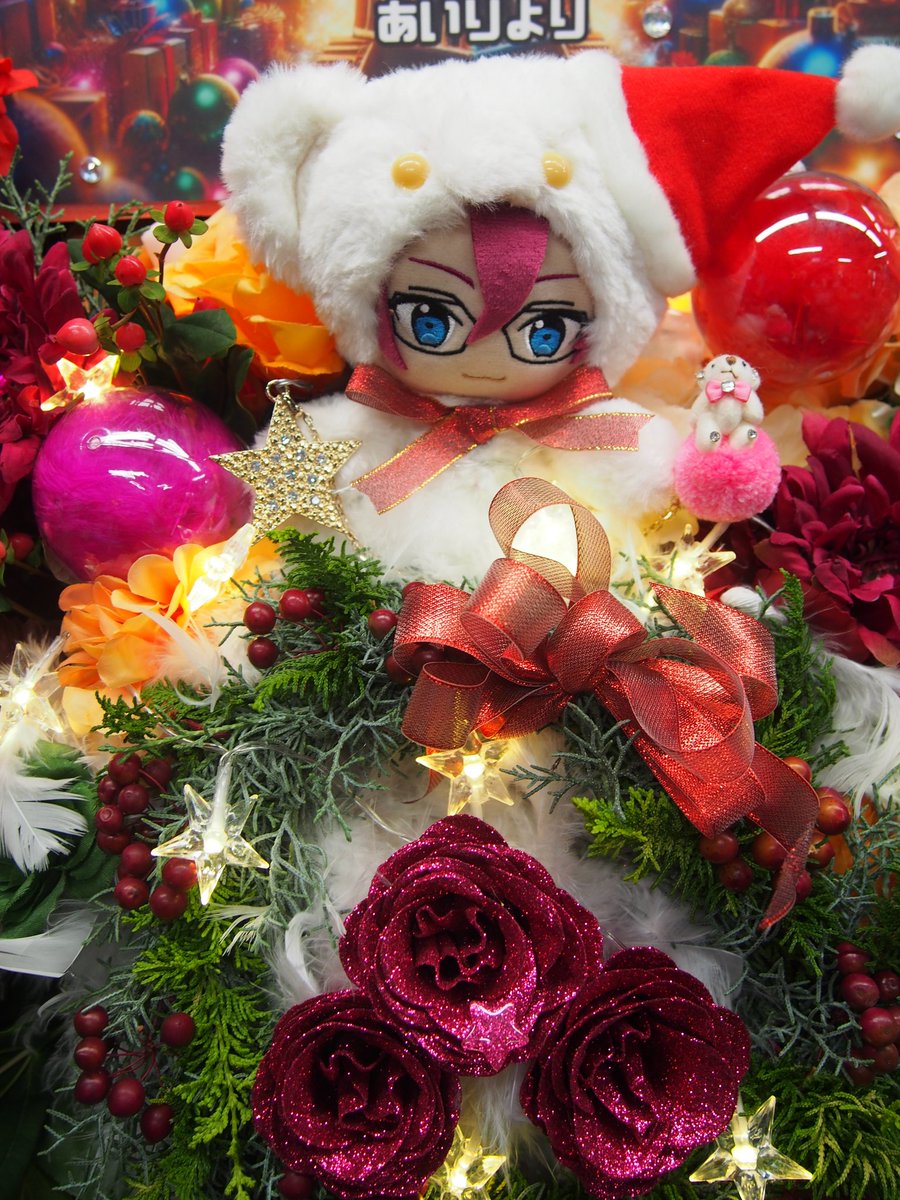 8787neko's tweet image. 「Ensemble Stars!! Cast Live Starry Symphony
- Superbloom -」
#あんスタ　#スタフォニ　#Flambé!
#七種茨
#逢坂良太郎　様宛
　『クリスマスツリーっぽいんだけど高さ制限あるから諸々妥協してMVの雰囲気で推しカラーを混ぜたフラスタですにゃ！🐱』

#フラスタ　#スタンド花　#花猫庵