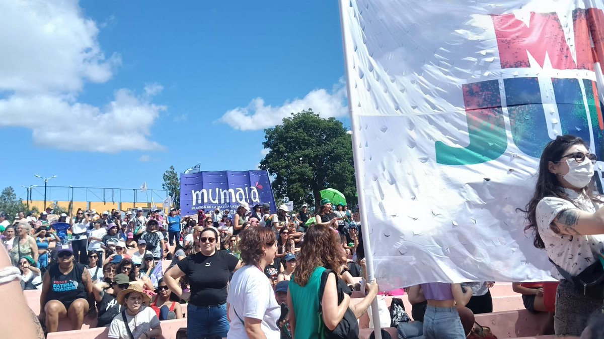 Las calles de Corrientes nos reciben y nosotras llegamos juntas al 38° Encuentro Plurinacional.
¡Que empiece todo! 🔥🏳️‍🌈🏳️‍⚧️

#mumalaenelencuentro