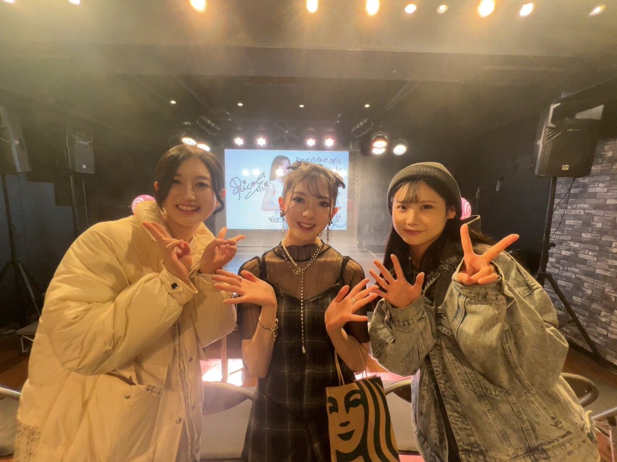 rico_sugahara's tweet photo. バースデーイベント🎂
舞台『夜逃げ屋本舗』で共演させていただいた うららちゃん(#橋本羽来 ちゃん)と もりまりさん(#もりたまりな さん)が来てくれました〜🙌💕
久しぶりにお2人に会えて嬉しかった〜🫶✨
あっという間の時間だったけど色々お話も出来て楽しかったです〜🥰🎶✨
会いに来てくれて本当にありがとうです💕
#生誕祭
#Birthday
#バースデーイベント