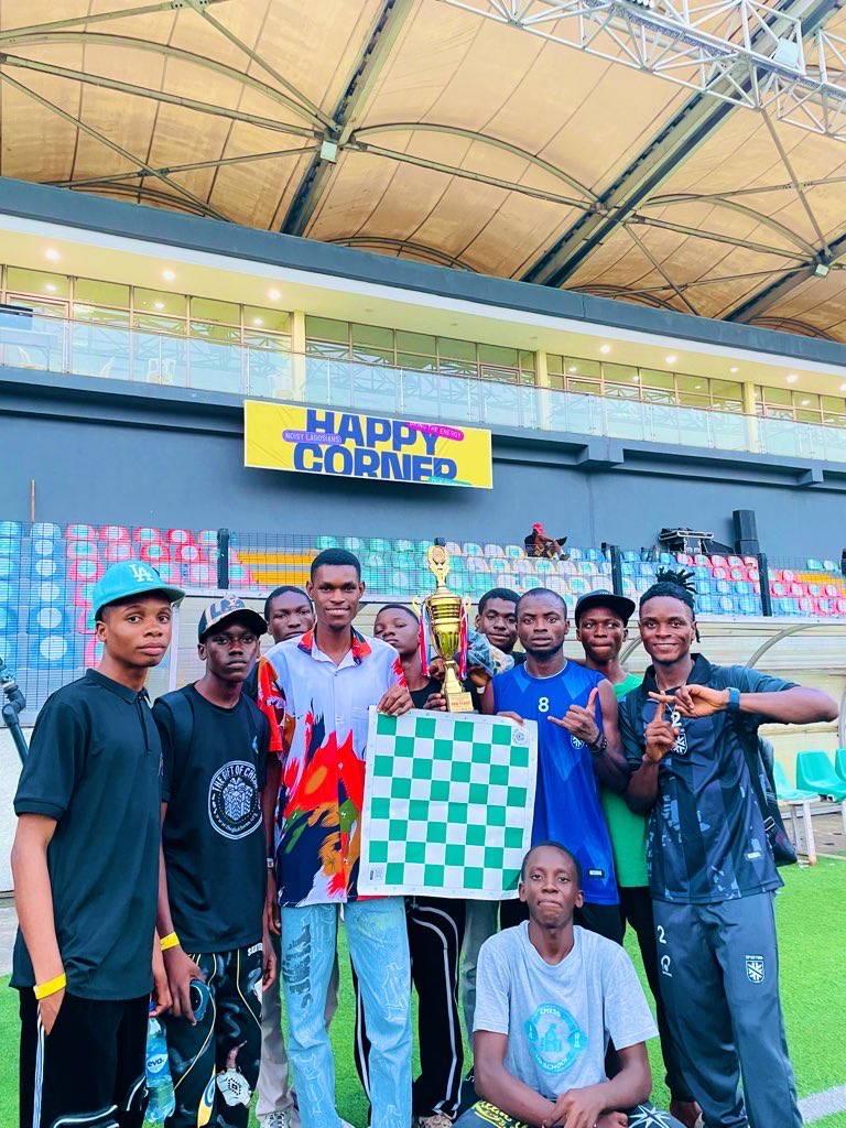 CHESS TO SCHOOL♟️ tweet media
