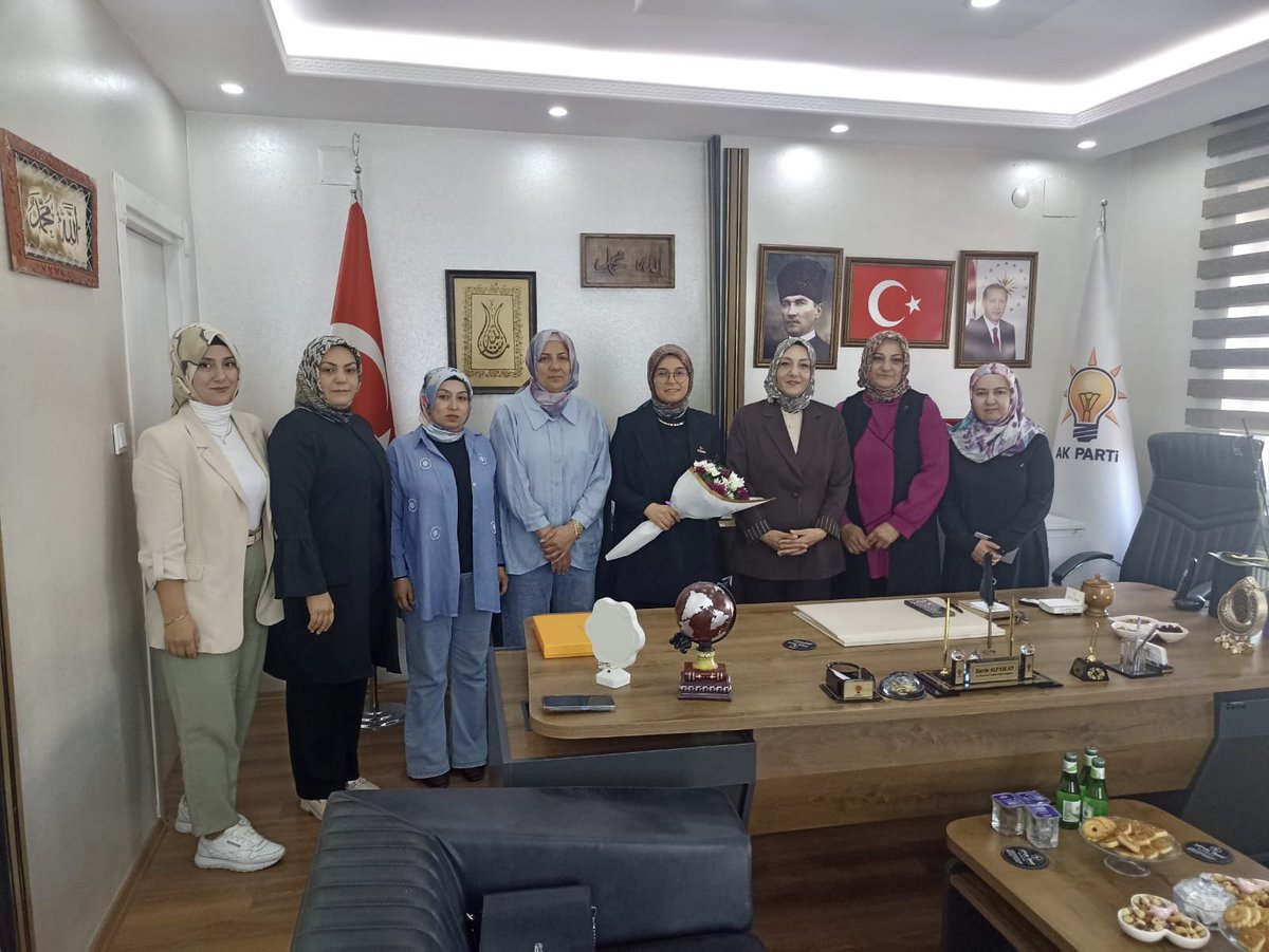 Kadem Van İl Temsilcisi Sayın  Burcu Karakuş , İl Kadın Kolları  Baskanı <a href="/zerrin_alpaslan/">Zerrin Alpaslan</a> ve yönetimini ziyaret  etti. Nazik ziyaretleri ve hoş sohbeti için kendilerine sonsuz teşekkürler.

<a href="/tugbaisikercan/">Tuğba IŞIK ERCAN</a> <a href="/Esma_Atasoy/">Esma Atasoy (Doç. Dr.)</a> <a href="/kademvan/">KADEM Van</a> <a href="/dilanozmenozgun/">Dilan ÖZMEN ÖZGÜN🇹🇷</a> <a href="/akkadinvann/">AK Kadın Van</a> <a href="/AK_PartiVan/">AK Parti Van</a>