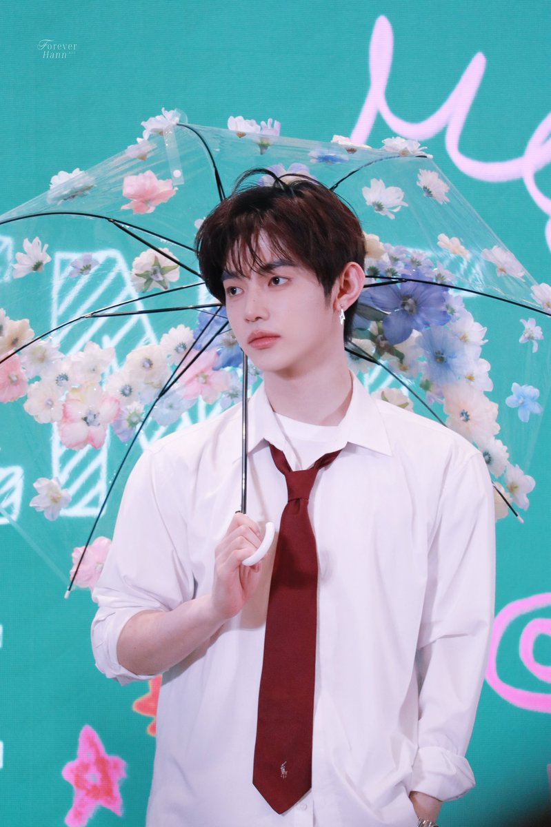 Forever021Hann's tweet image. 20251122 MS

Flower handsome man🌸

#장하오 #ZHANGHAO #章昊 #ジャンハオ 
#제로베이스원 #ZEROBASEONE #ZB1