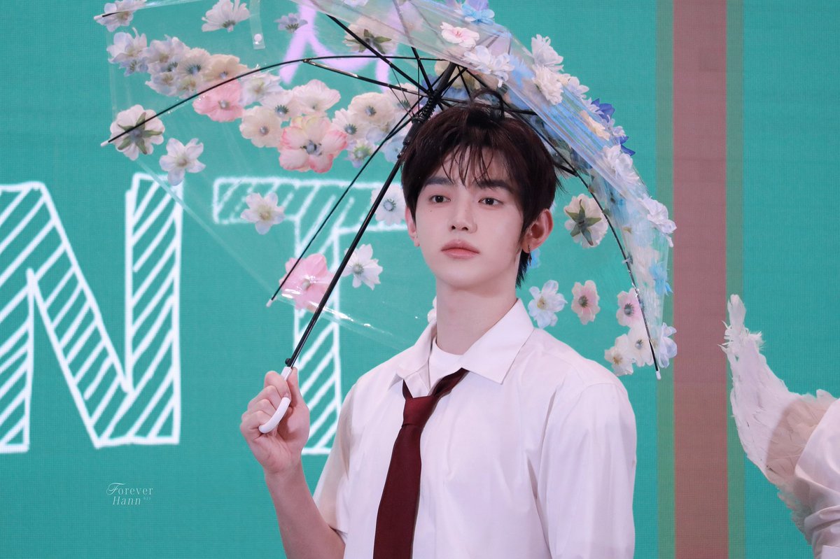 Forever021Hann's tweet image. 20251122 MS

Flower handsome man🌸

#장하오 #ZHANGHAO #章昊 #ジャンハオ 
#제로베이스원 #ZEROBASEONE #ZB1