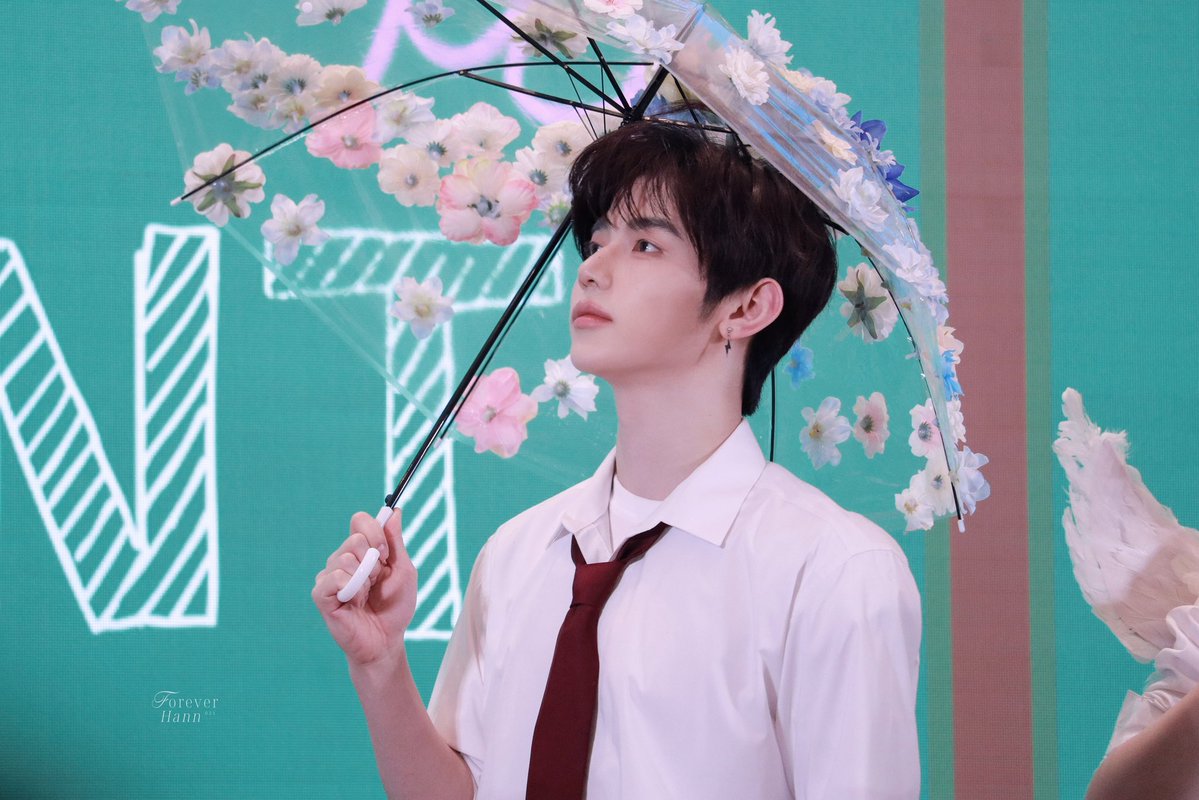 Forever021Hann's tweet image. 20251122 MS

Flower handsome man🌸

#장하오 #ZHANGHAO #章昊 #ジャンハオ 
#제로베이스원 #ZEROBASEONE #ZB1