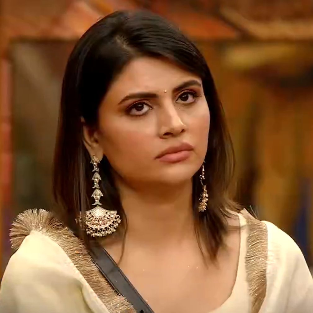Ranking Poll (Week 13) 

Like &amp; Retweet if you are supporting #MaltiChahar

(Results will be announced tomorrow at 7PM) #BiggBoss19